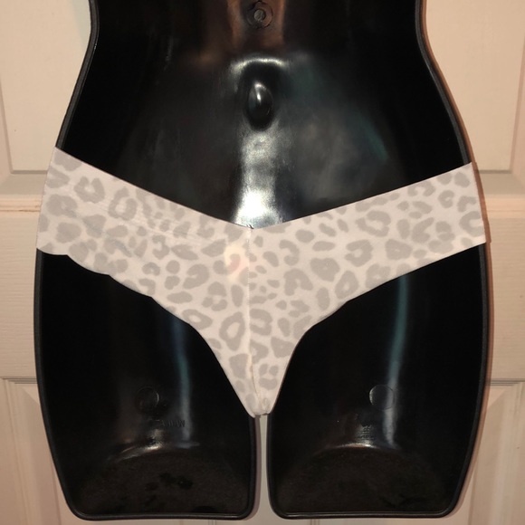 PINK VS Scalloped Raw Cut Thong - Picture 2 of 2